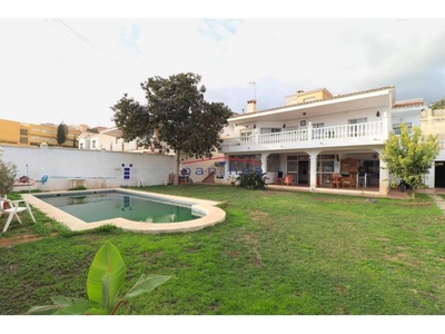 Venta Casa unifamiliar en Calle TREBOL Rincón de la Victoria. Buen estado con terraza 259 m²