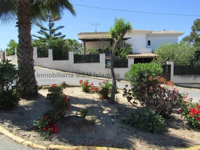 Venta Casa unifamiliar en Calle Vallegiraldo Isla Cristina. Buen estado con terraza 258 m²