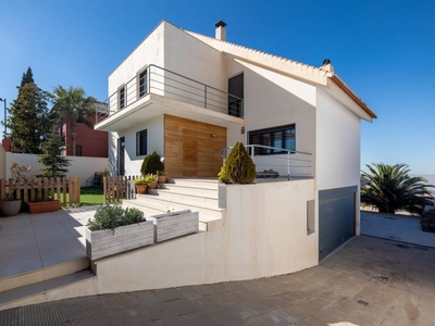 Venta Casa unifamiliar en charinas 4 La Zubia. Con terraza 384 m²