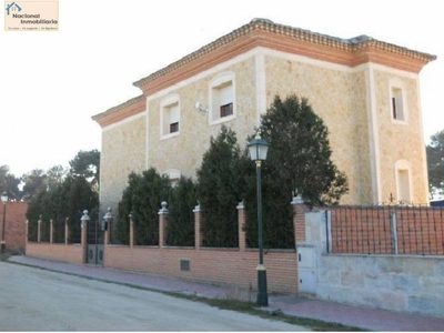 Venta Casa unifamiliar en del Torrejón Nava de La Asunción. 407 m²