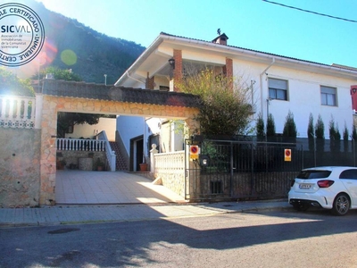 Venta Casa unifamiliar en Manuel Casesnoves 36 Xàtiva. Con terraza 300 m²