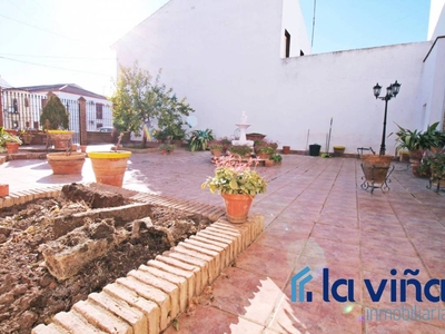 Venta Casa unifamiliar en Plaza de las Flores Mollina. Muy buen estado plaza de aparcamiento con terraza 407 m²