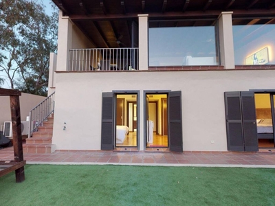 Venta Casa unifamiliar en UR Almendros Golf Benahavís. Buen estado plaza de aparcamiento con balcón calefacción central 250 m²