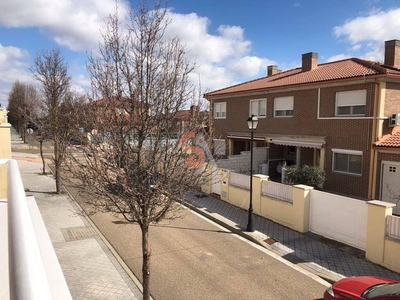 Venta Casa unifamiliar Laguna de Duero. Con balcón