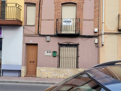 Venta Casa unifamiliar Nava de La Asunción. Buen estado 150 m²