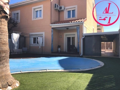 Venta Casa unifamiliar Olías del Rey. Buen estado con terraza 199 m²