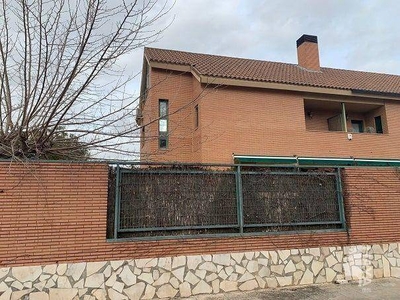 Venta Chalet en Calle Almendros Aranjuez. 251 m²