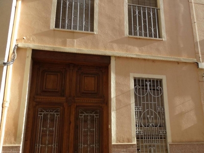 Venta Chalet en Calle de Jose Maria Peman Silla. A reformar 138 m²