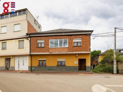 Venta Chalet en Calle el Teso 84 Carracedelo. Buen estado 204 m²