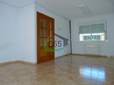 Venta Chalet en Calle Margarita Xirgu Parla. Con terraza 169 m²