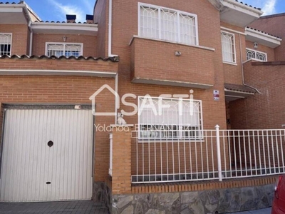 Venta Chalet Illescas. Buen estado plaza de aparcamiento con terraza calefacción individual 160 m²
