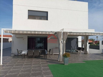 Venta Chalet Vélez-Málaga. Buen estado plaza de aparcamiento con balcón 407 m²