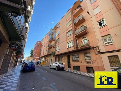 Venta de piso en Centro - Cuenca de 3 habitaciones con terraza y balcón
