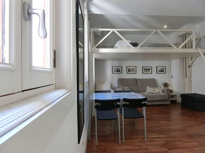 Venta de piso en Embajadores - Lavapiés de 1 habitación con muebles y aire acondicionado