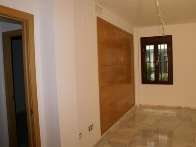Venta de piso nuevo en calle Florencio Quintero de 3 habitaciones y 153 m²