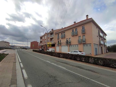 Venta Piso Agoncillo. Piso de tres habitaciones en Avenida La Rioja. Buen estado primera planta con terraza