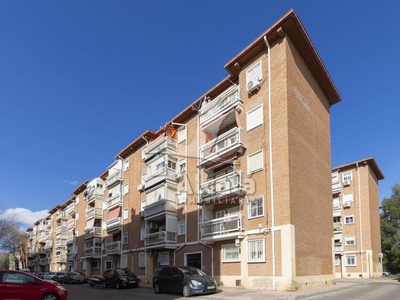 Venta Piso Alcalá de Henares. Piso de tres habitaciones Buen estado quinta planta