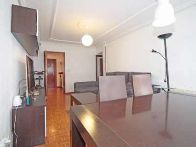 Venta Piso Alcalá de Henares. Piso de tres habitaciones en Baza. Segunda planta con terraza