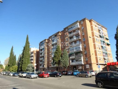 Venta Piso Alcalá de Henares. Piso de tres habitaciones Muy buen estado entreplanta con terraza calefacción individual