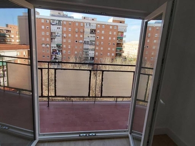 Venta Piso Alcalá de Henares. Piso de tres habitaciones Sexta planta con terraza