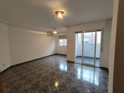 Venta Piso Alcantarilla. Piso de tres habitaciones en Calle alcalde jose riquelme. Buen estado tercera planta con balcón