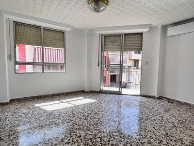 Venta Piso Alcantarilla. Piso de tres habitaciones en Pacheco Ruiperez. Segunda planta con balcón