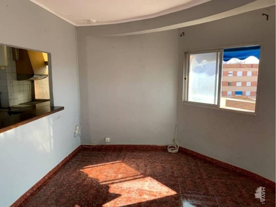 Venta Piso Alzira. Piso de dos habitaciones en Calle CARDENAL VERA. A reformar cuarta planta