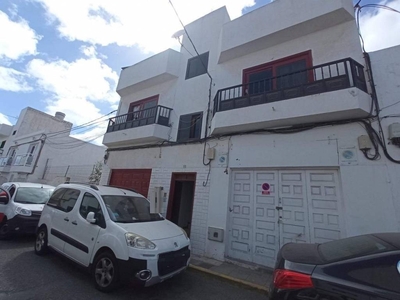 Venta Piso Arrecife. Piso de tres habitaciones