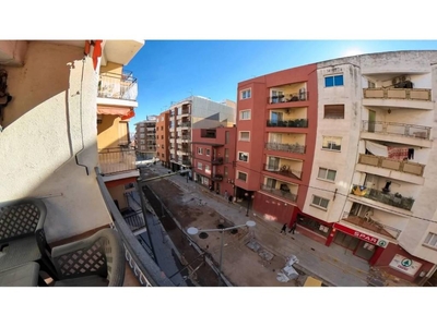 Venta Piso Cambrils. Piso de dos habitaciones en Rambla Rambla jaume I. Buen estado tercera planta con balcón