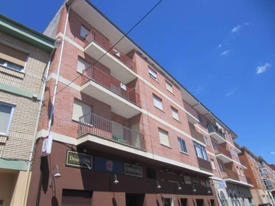 Venta Piso Ciudad Rodrigo. Piso de tres habitaciones en Calle WETONES 20. A reformar segunda planta con balcón