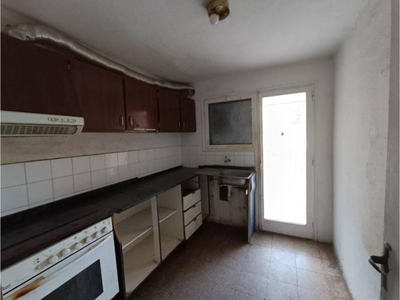 Venta Piso Els Pallaresos. Piso de tres habitaciones A reformar cuarta planta