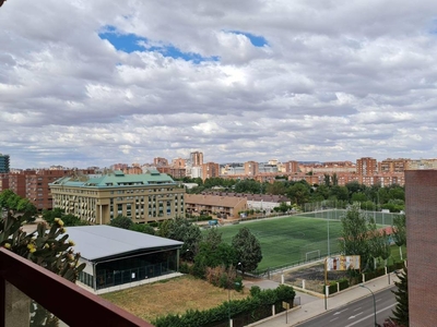 Venta Piso en Avenida Medina del Campo 15. Valladolid. Buen estado octava planta plaza de aparcamiento con balcón calefacción central