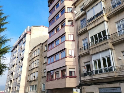 Venta Piso en CL. Concejo 18. Ourense. Buen estado cuarta planta plaza de aparcamiento con balcón calefacción central