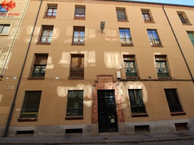 Venta Piso en Independencia. Segovia. Primera planta con terraza