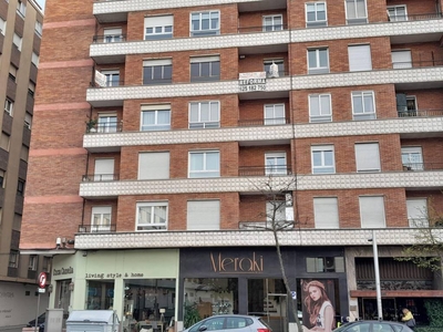 Venta Piso en Paseo de la Estacion. Salamanca. A reformar plaza de aparcamiento con balcón calefacción central