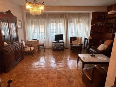 Venta Piso en Paseo de Zorrilla 94. Valladolid. Buen estado séptima planta con balcón calefacción central