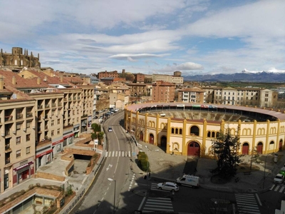 Venta Piso en Ramon y Cajal. Huesca. Buen estado séptima planta plaza de aparcamiento