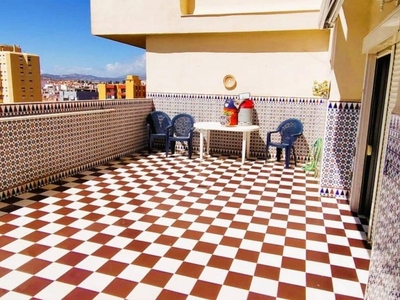 Venta Piso Fuengirola. Piso de cuatro habitaciones Séptima planta con terraza