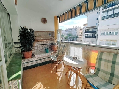 Venta Piso Fuengirola. Piso de tres habitaciones en Calle Feria de Jerez. Buen estado tercera planta con terraza
