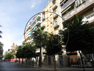 Venta Piso Huelva. Piso de tres habitaciones en Paseo Independencia. Quinta planta con balcón