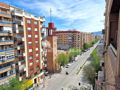 Venta Piso Jaén. Piso de cuatro habitaciones en Avenida de Andalucía. Buen estado séptima planta con terraza