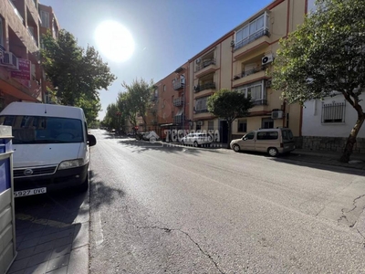 Venta Piso Jaén. Piso de cuatro habitaciones Entreplanta plaza de aparcamiento con terraza