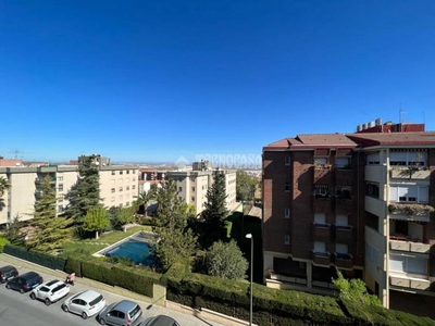 Venta Piso Jaén. Piso de cuatro habitaciones Tercera planta con terraza calefacción central
