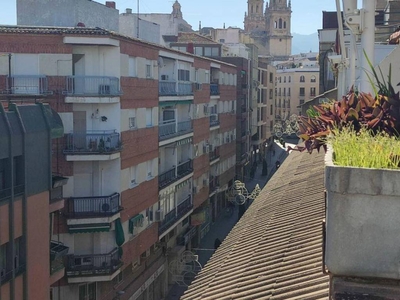 Venta Piso Jaén. Piso de tres habitaciones Quinta planta con balcón