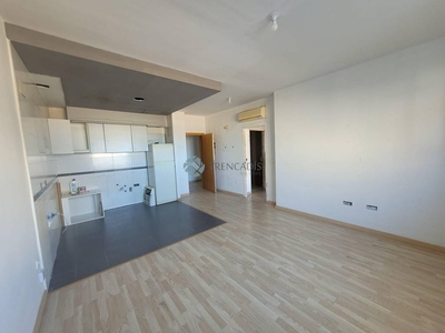 Venta Piso La Pobla de Vallbona. Piso de una habitación A reformar