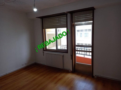 Venta Piso Lugo. Segunda planta con balcón