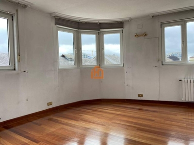 Venta Piso Lugo. Piso de tres habitaciones Con terraza