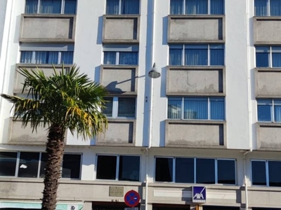 Venta Piso Lugo. Piso de tres habitaciones en Praza de Ferrol. Muy buen estado cuarta planta plaza de aparcamiento calefacción central