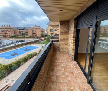 Venta Piso Majadahonda. Piso de tres habitaciones en Doctor Mariano Alcaraz. Segunda planta con terraza