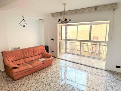 Venta Piso Motril. Piso de tres habitaciones en De Capuchinos 29. Primera planta con terraza